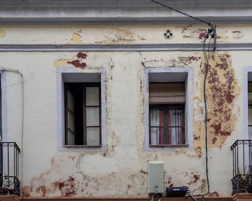 Бесплатное стоковое фото с заброшенный, здание, окна