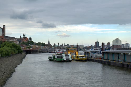 Безкоштовне стокове фото на тему «будівлі, кораблі, містах»