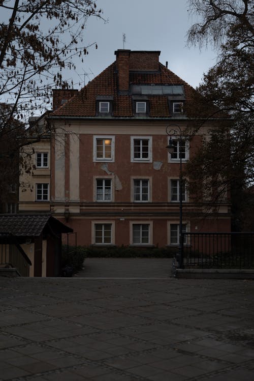 Základová fotografie zdarma na téma budova, činžovní dům, dlažba