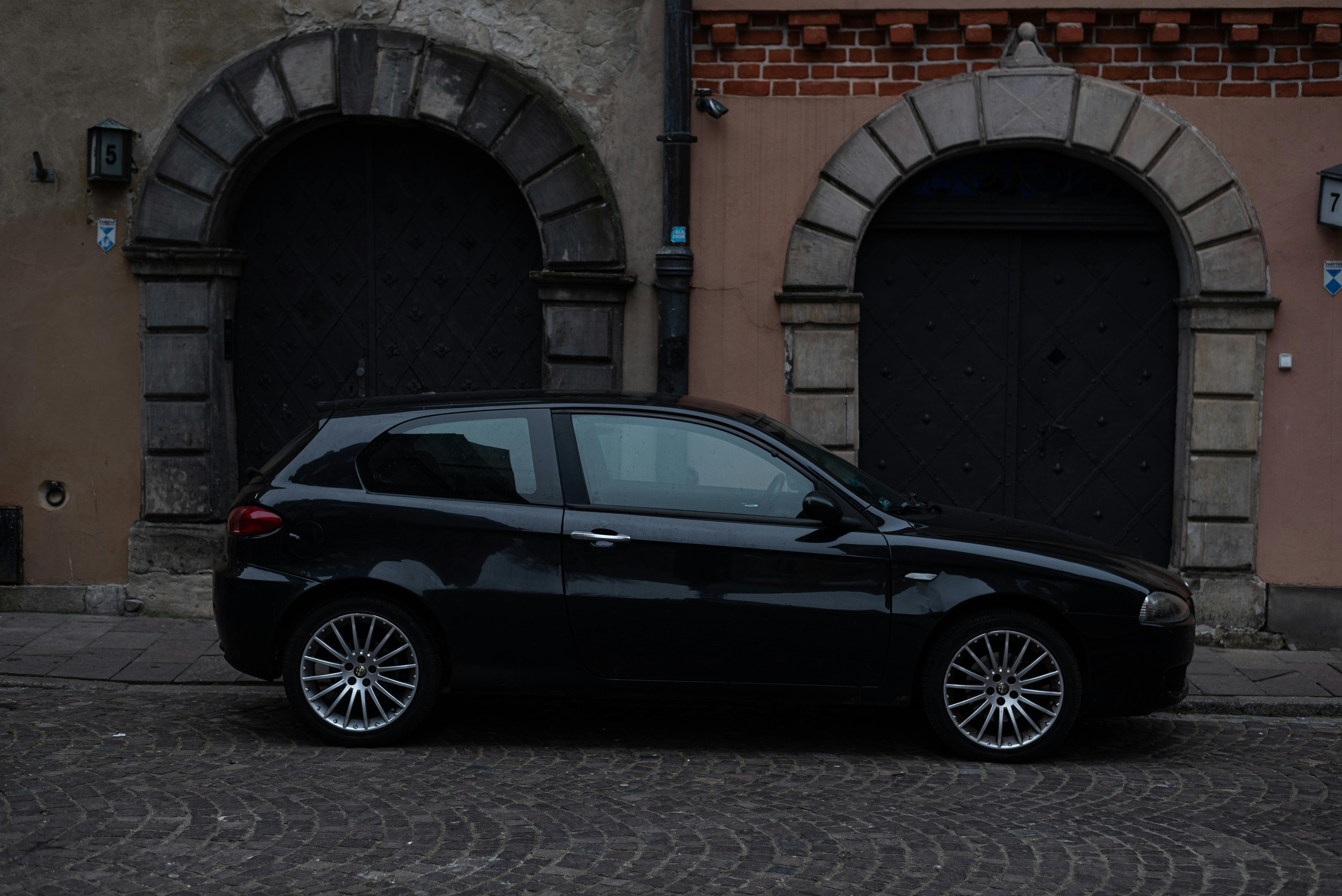 𝗕𝗲𝗮𝘂𝘁𝘆 𝗼𝗳 𝘁𝗵𝗲 𝘄𝗲𝗱𝗱𝗶𝗻𝗴! 💍😍 Alfa Romeo 147 ❤️⚕️  Owner:@maliszkaa • • #Alfa #Romeo #147 #AlfaRomeo #Alfa147 #sky #lights  #low #lowcar #black…