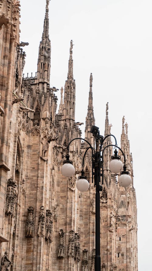 Gratis stockfoto met attractie, buitenkant van het gebouw, de kathedraal van milaan