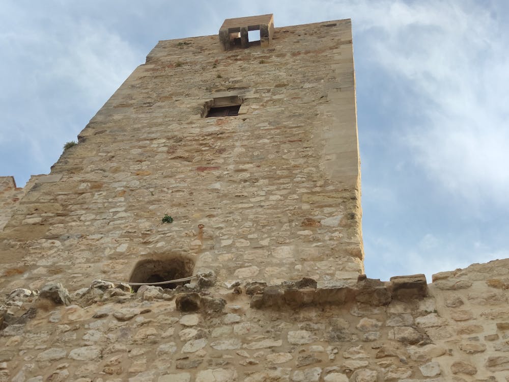 lienzo de la muralla de Martos y torre Almedina