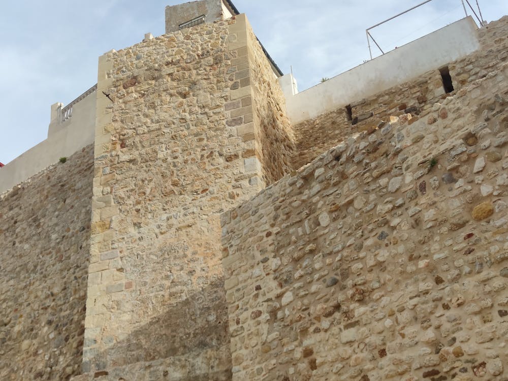 lienzo de la muralla de Martos y torre Almedina