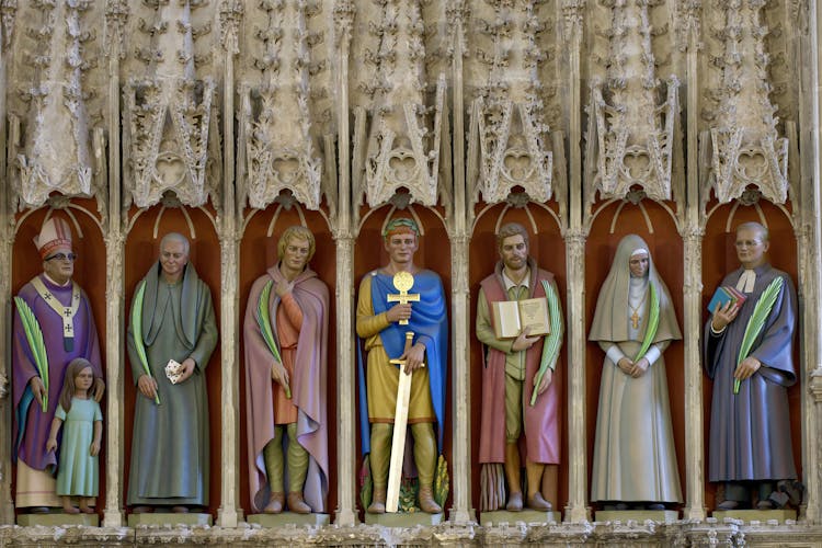 A Group Of Statues Of Men In Robes And Crowns