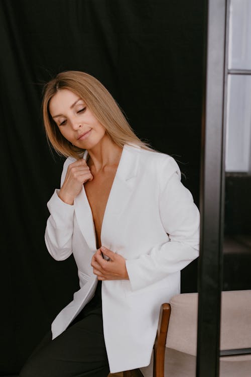 Základová fotografie zdarma na téma bílý sako, blond, elegantní