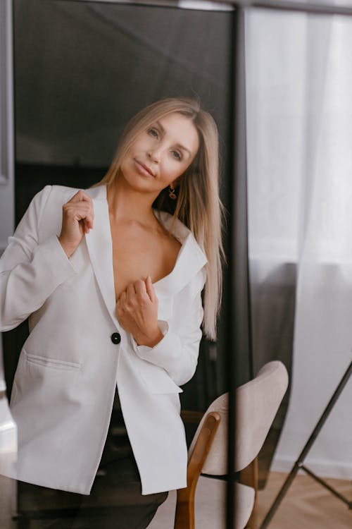 Základová fotografie zdarma na téma bílý sako, blond, elegantní