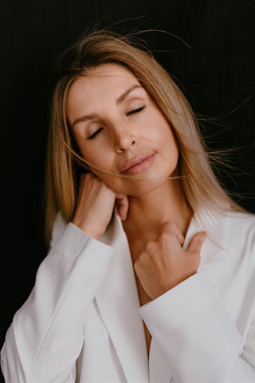 Základová fotografie zdarma na téma bílý sako, blond, elegantní