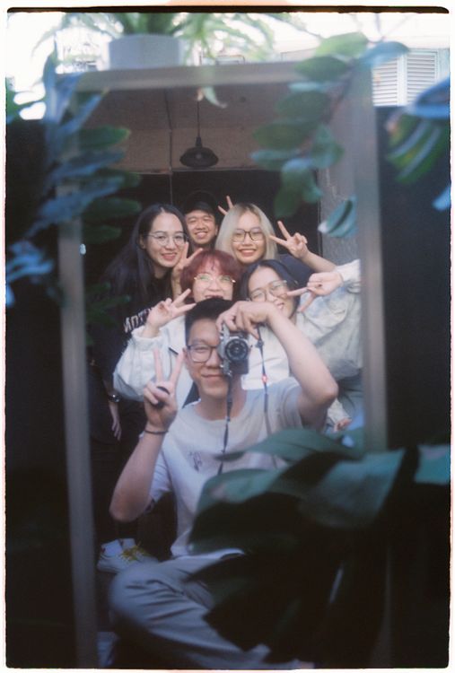 People Using Mirroring Reflection of a Group of People in a Mirror · Free Stock Photo