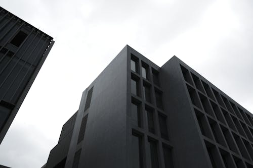 Foto d'estoc gratuïta de arquitectura moderna, blanc i negre, escala de grisos