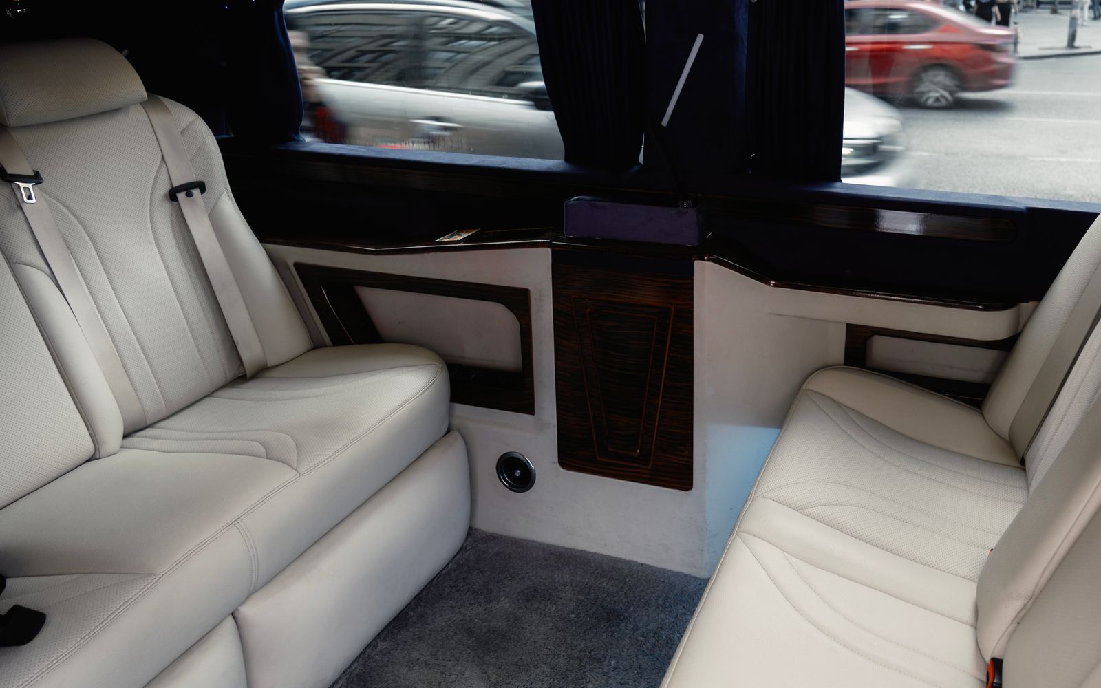 Choosing Between an S-Class and a V-Class