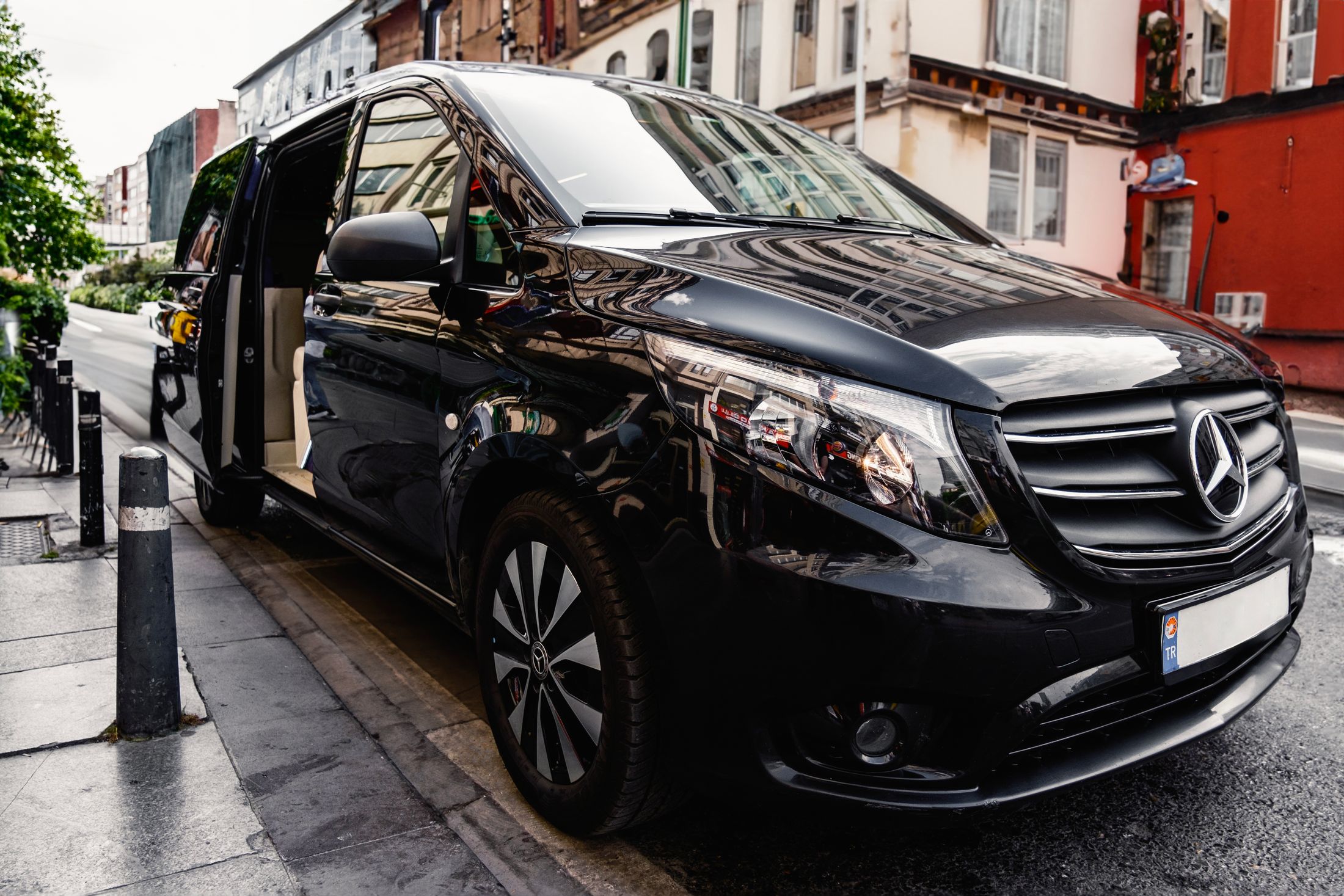 Siyah Mercedes Vito VIP transfer aracı