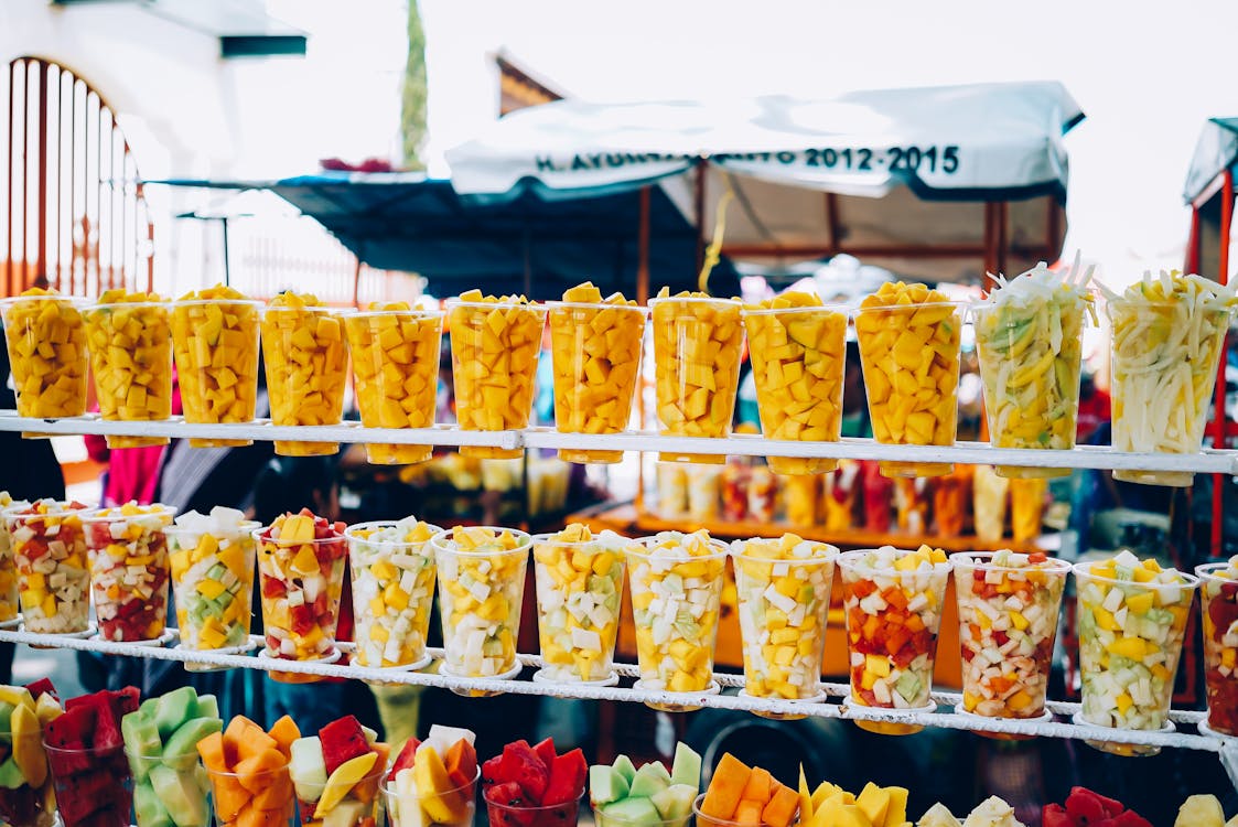 Frutas En Rodajas En Vasos Desechables