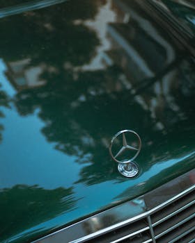 Green vintage Mercedes car hood with reflections, captured in Istanbul street setting.