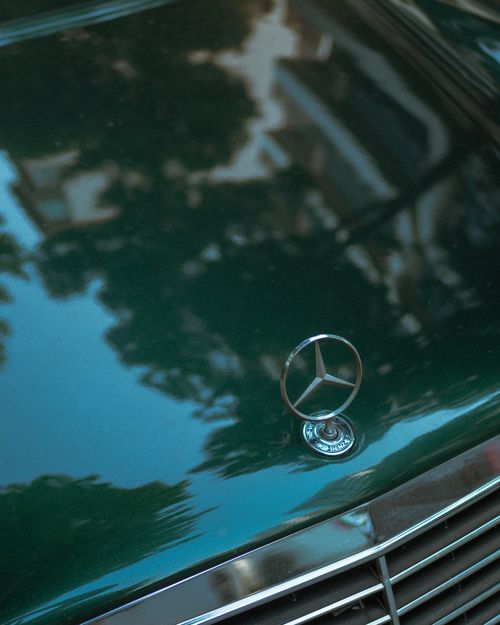 Free Green vintage Mercedes car hood with reflections, captured in Istanbul street setting. Stock Photo