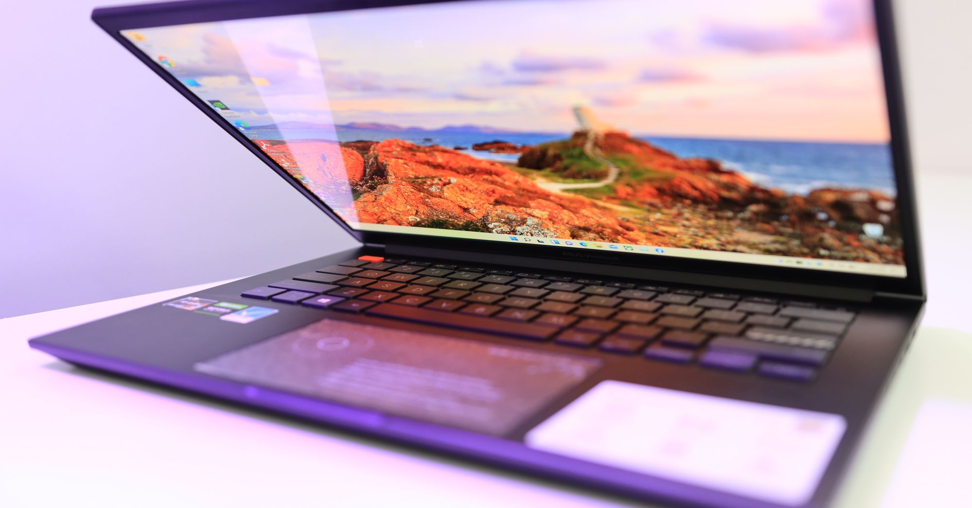 HP's OmniBook 5: OLED and 34-Hour Battery at $700, With Tradeoffs