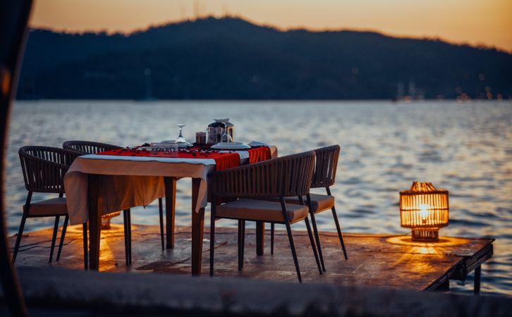 Online dating: starting a conversation on a niche platform