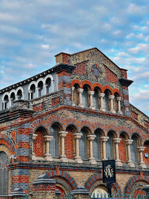 Foto profissional grátis de aparência, colunas, exterior do edifício