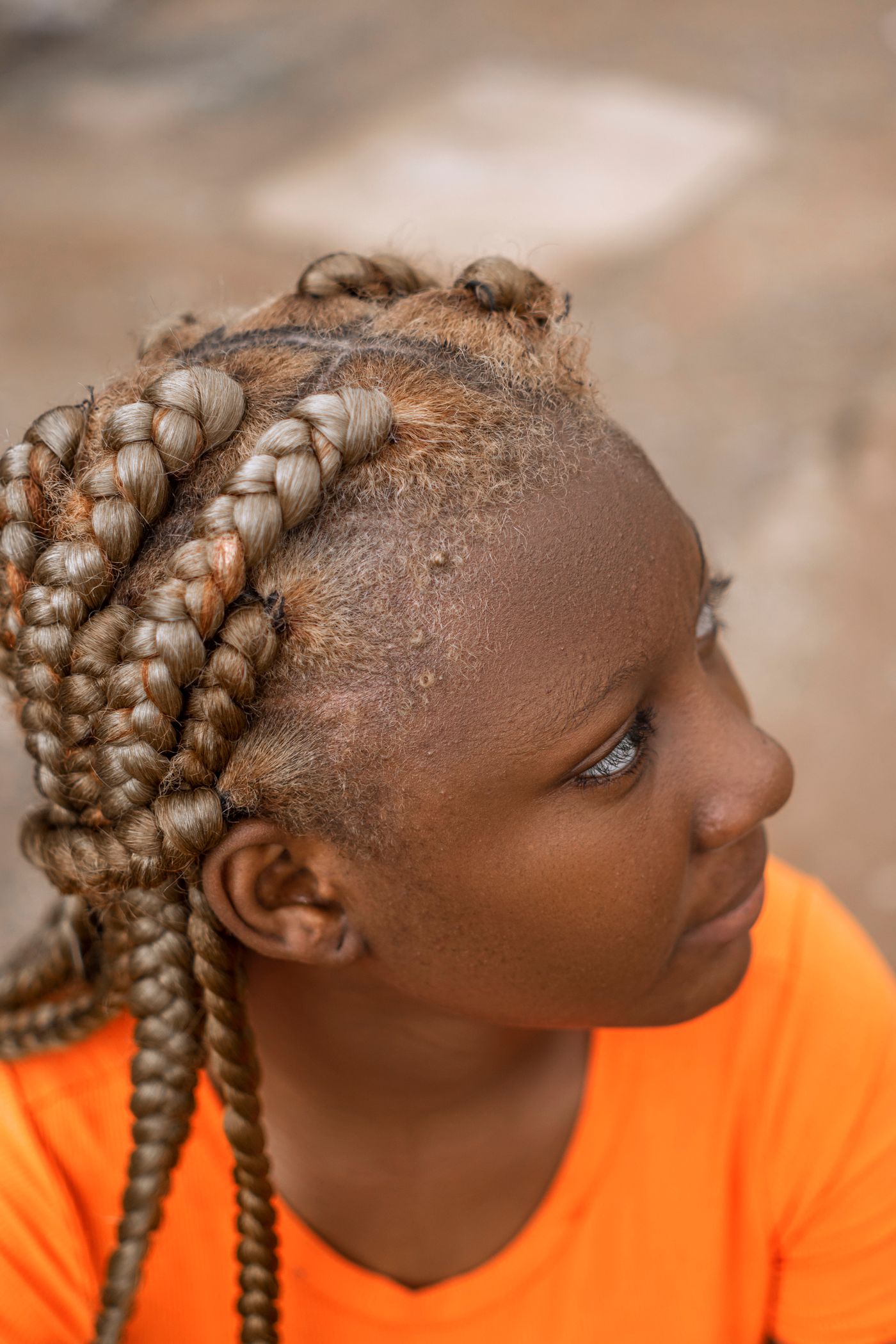 African woman wearing a healthy natural hairstyle