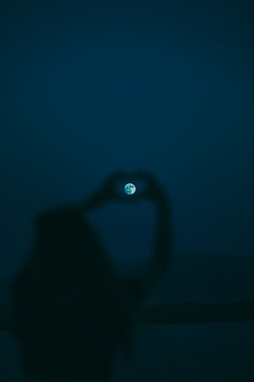 Základová fotografie zdarma na téma gesto, jednobarevný, noční obloha