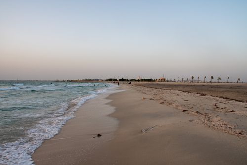 Free A tranquil beachfront scene with gentle waves and a soft twilight sky, perfect for a peaceful escape. Stock Photo
