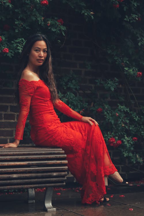 Darmowe zdjęcie z galerii z azjatka, czerwona sukienka, długie włosy