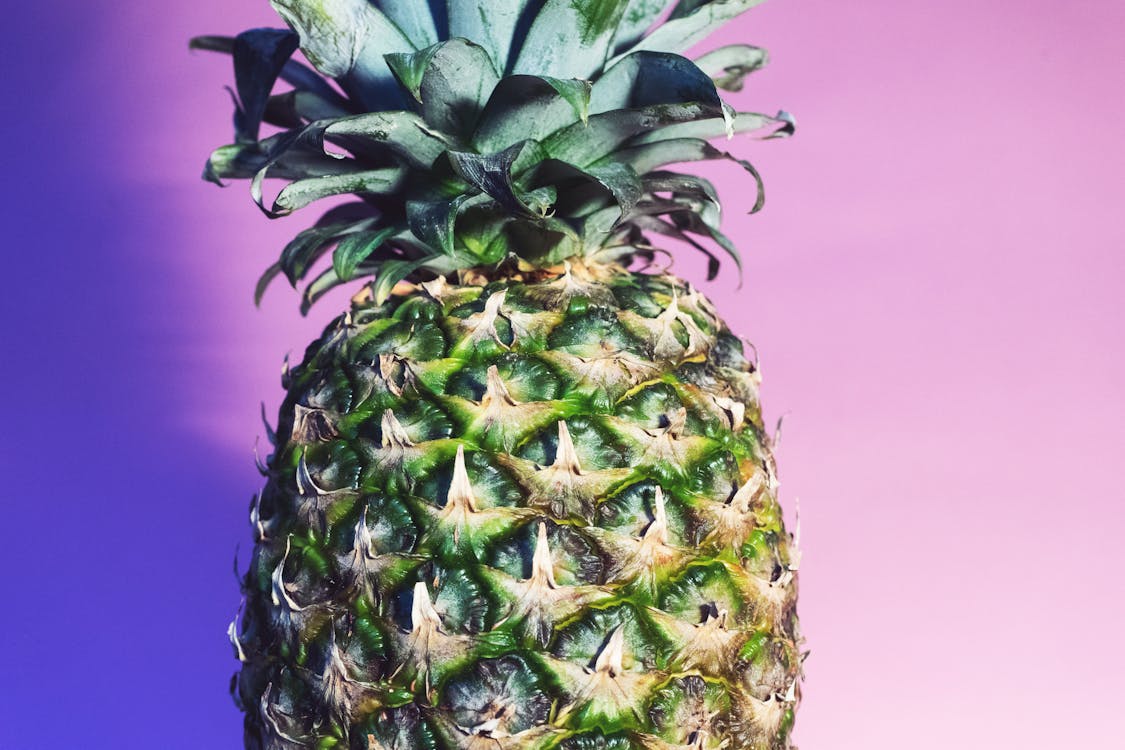 Flache Fokusfotografie Grüne Ananas