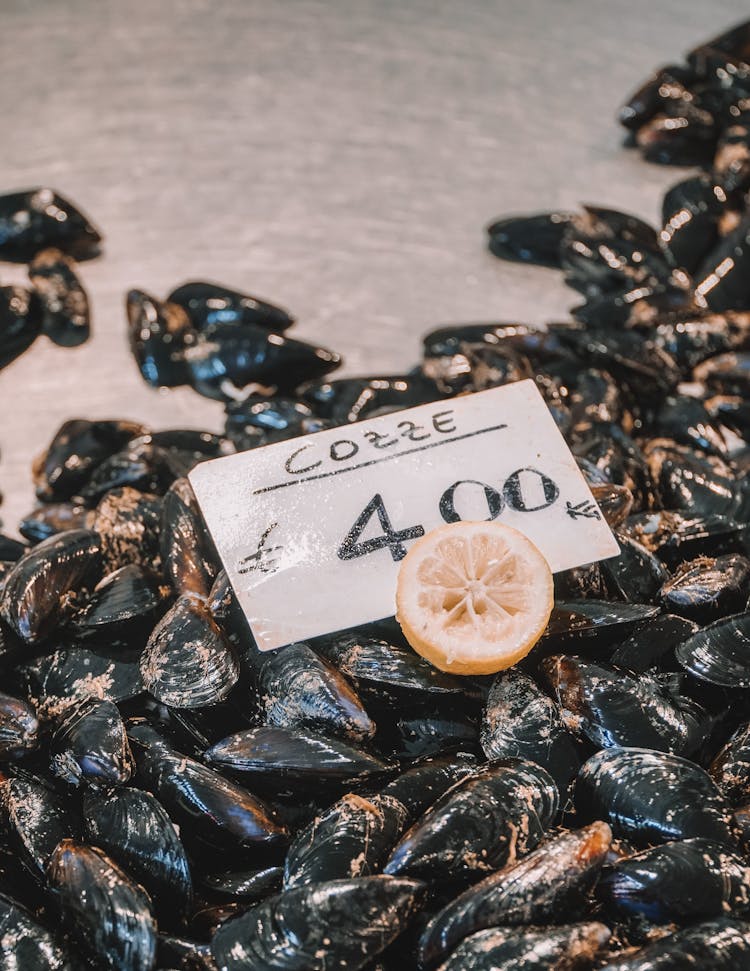 A Price Tag For The Clams At A Market 