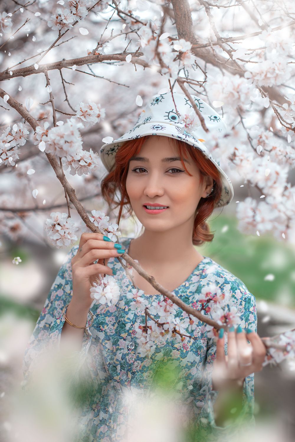 Spring Picute Portrait Portrait of a Woman in Spring · Free Stock Photo