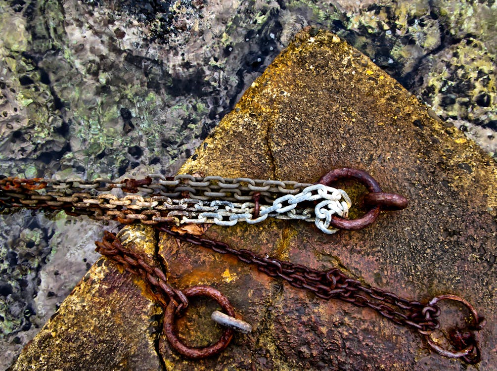 boats, chains, france