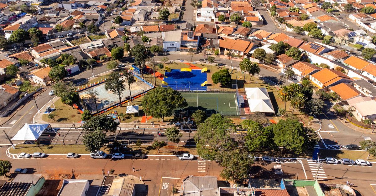 Bravo Park Opens at Sloan Corners, and Allen Gets to Name the Bear