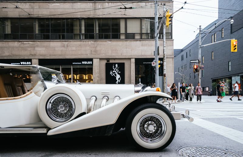 Wedding Limo White Lincoln Town Car stretch limousine for wedding Toronto
