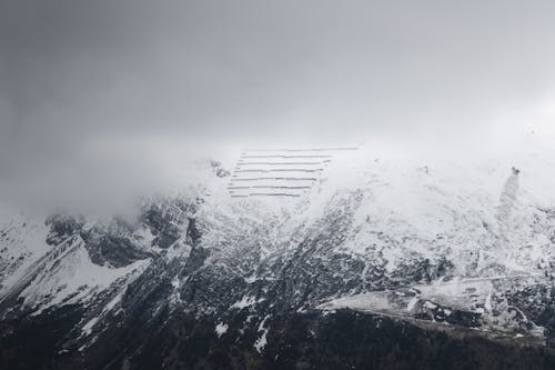 Kostenloses Stock Foto zu berg, drohne erschossen, erodiert