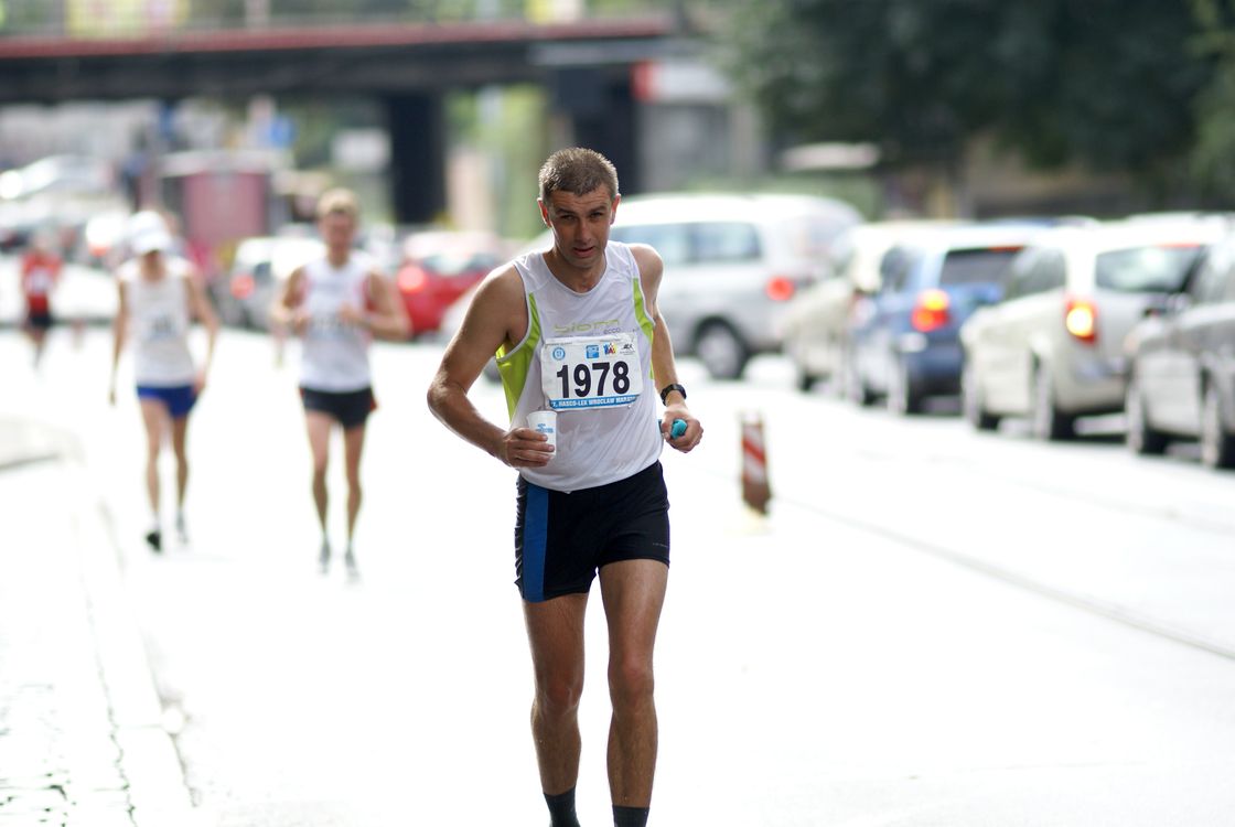 A man running in a race · Free Stock Photo