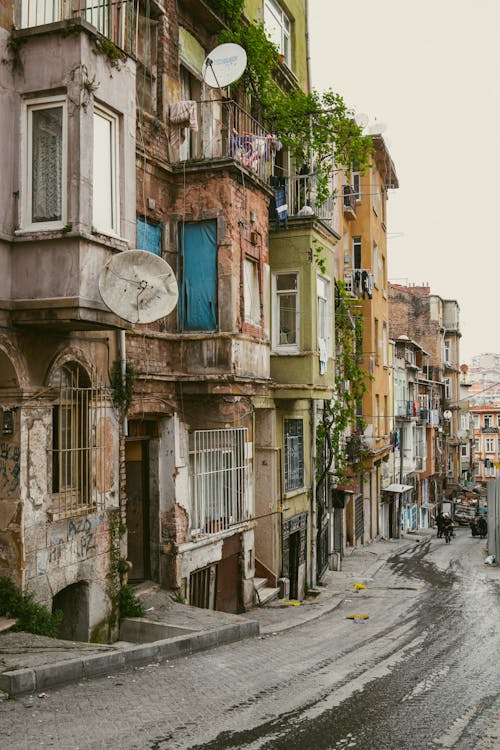 Fotos de stock gratuitas de calle, calles de la ciudad, dañado