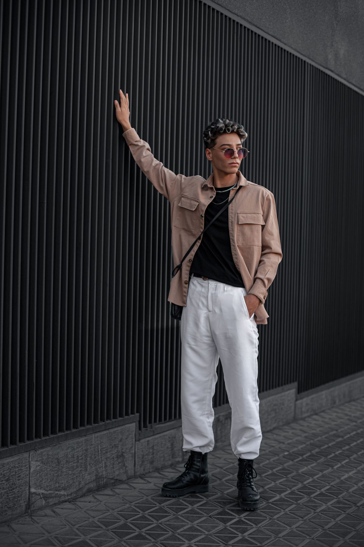Outfit streetwear nhẹ cho ngày hè đi dạo phố
