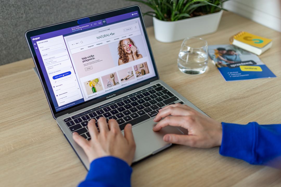 shopify facebook ads - Shopify Facebook ad creative examples showing carousel and short video formats on mobile screens