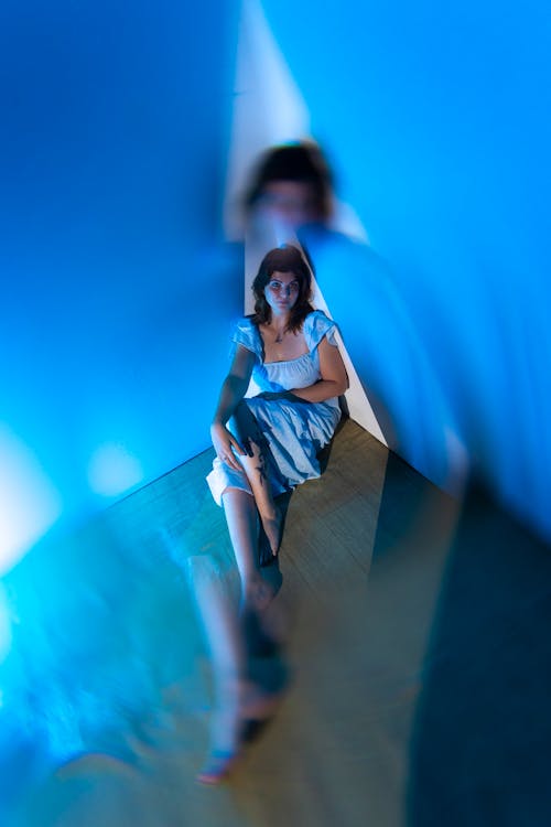 Kostnadsfri bild av blå klänning, golv, högvinkelvy