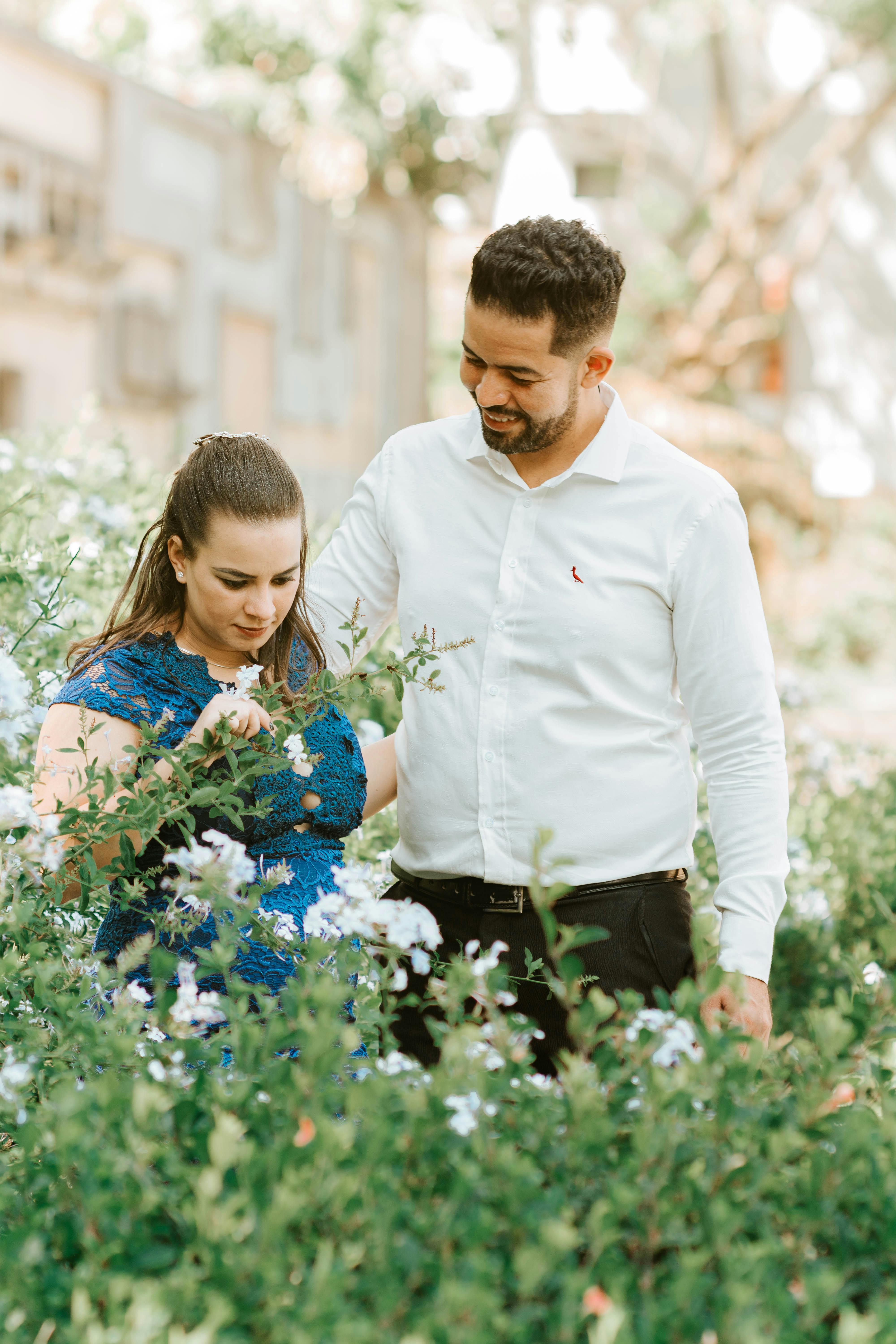 Indian Couple sitting in a garden. Prewedding photoshoot. #shesaidyes  #picnic #couple #photography. #cutecouple #ro… | Pre wedding, Pre wedding  shoot ideas, Couples