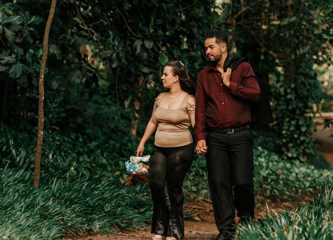 Online dating: starting a conversation on a niche platform