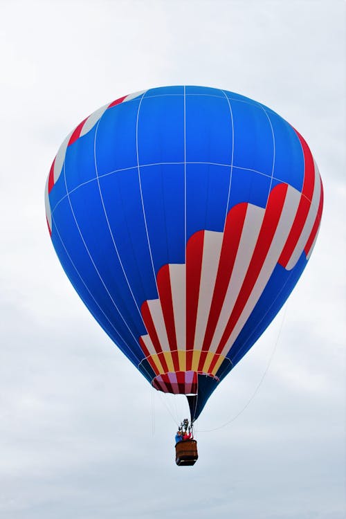 Δωρεάν στοκ φωτογραφιών με αερόστατο, κατακόρυφη λήψη, μπλε Φωτογραφία από στοκ φωτογραφιών