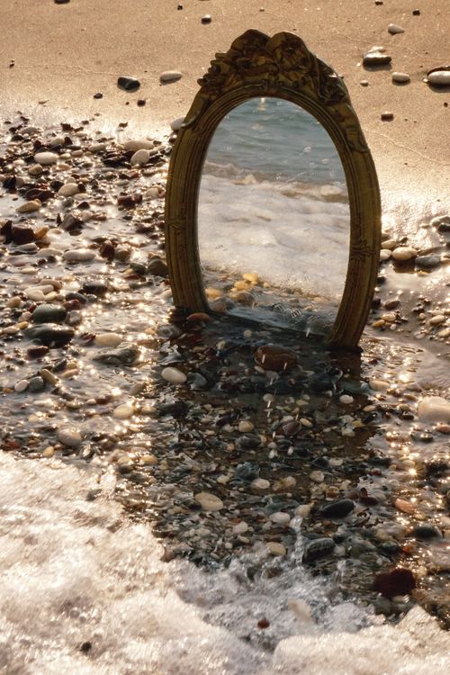 Reflexion der Meereswellen in einem Spiegel · Kostenloses Stock-Foto