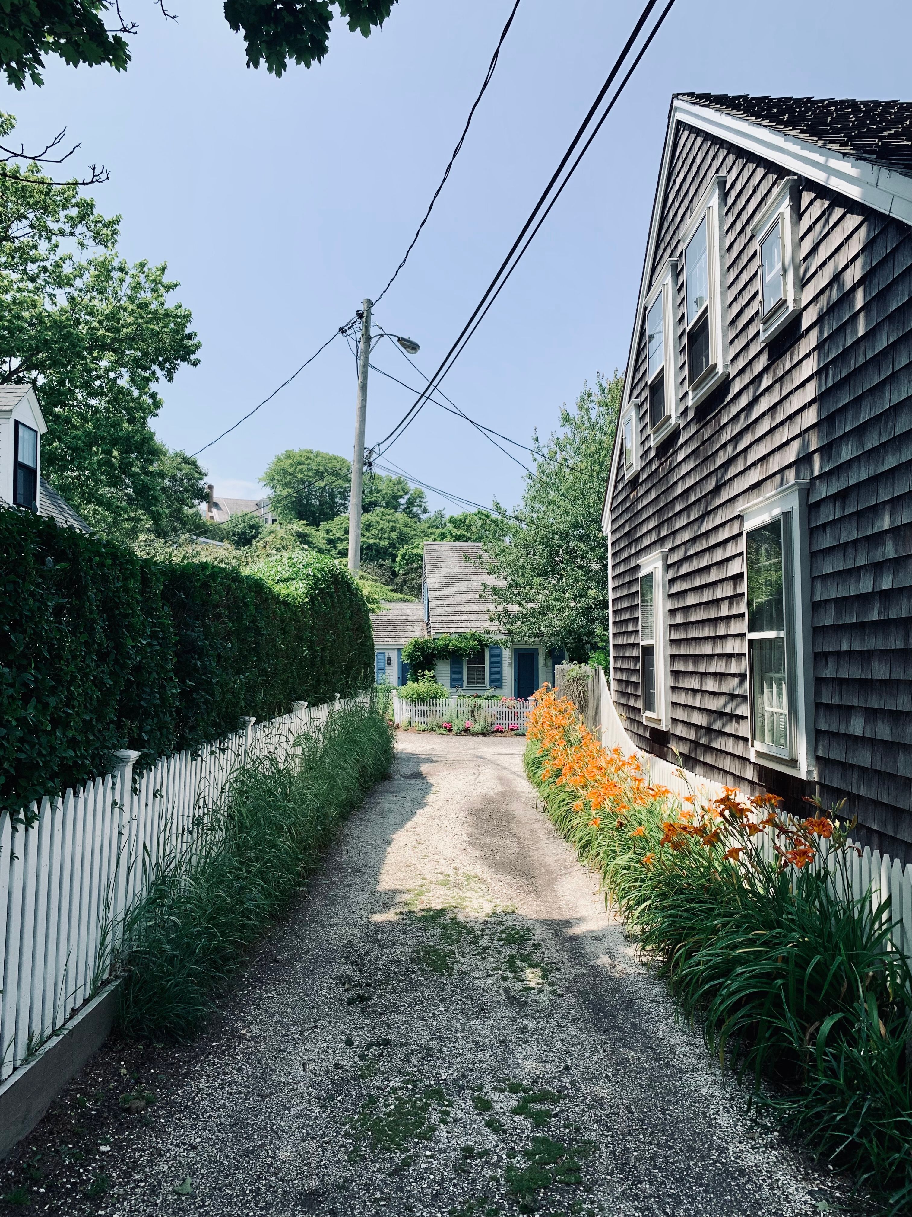 Footpath by House · Free Stock Photo