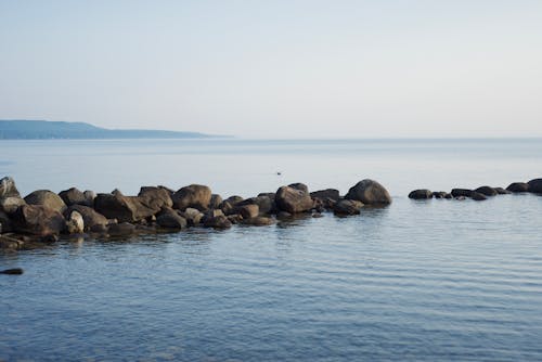 Foto d'estoc gratuïta de còdols, llac, roques