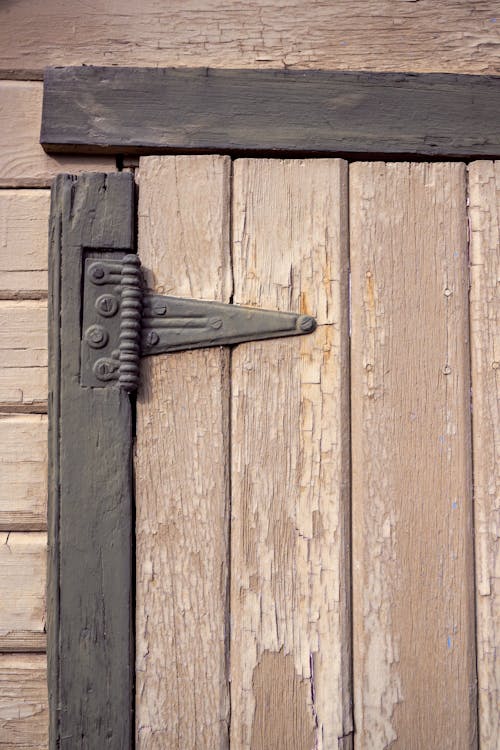 Handle in Wooden Door 
