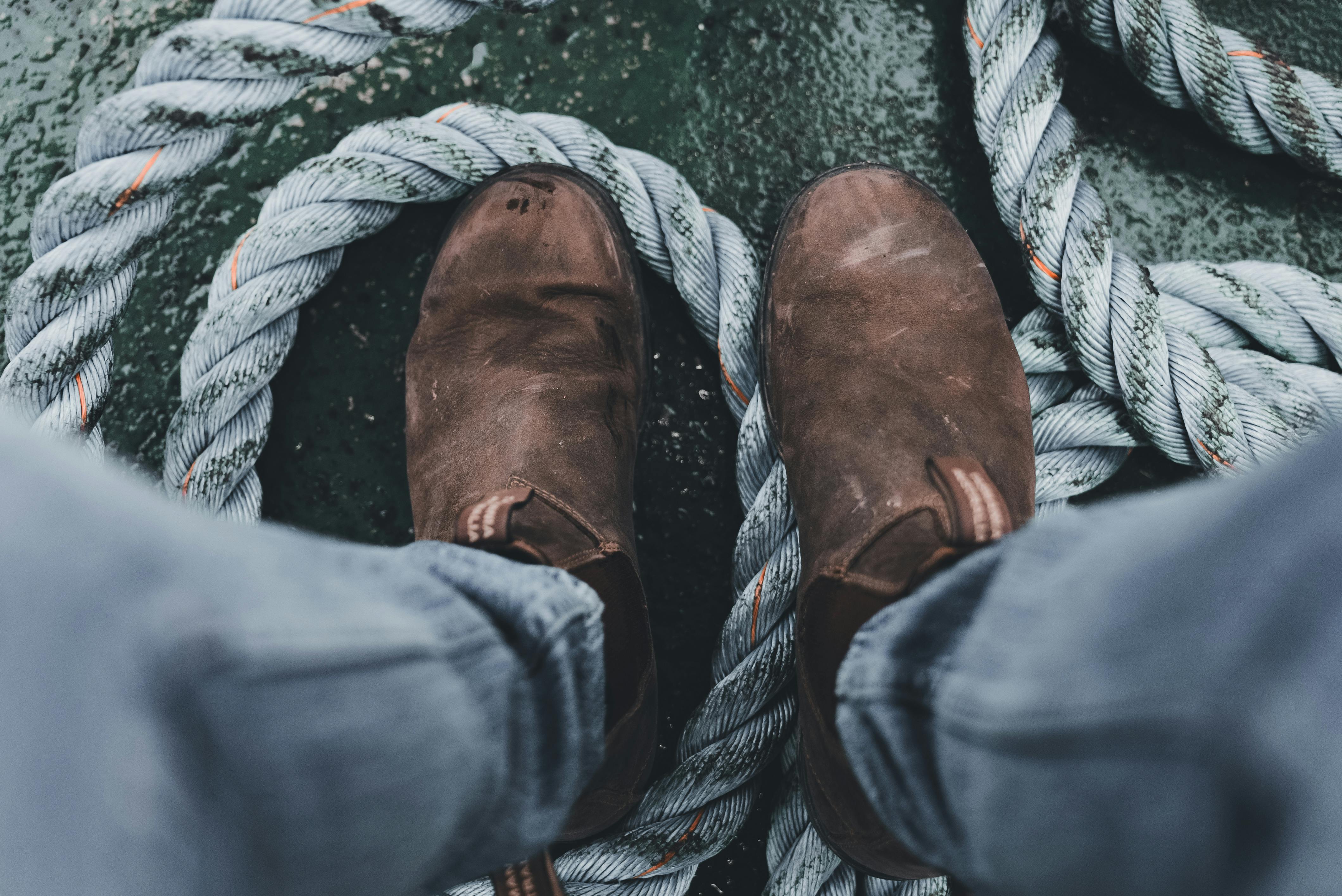 https://www.pexels.com/photo/rope-around-shoes-on-wet-ground-17492201/