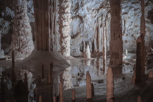 Fotobanka s bezplatnými fotkami na tému interiér, jaskyňa, narušili