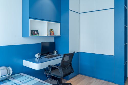 Free Computer on a Desk in Bedroom Stock Photo