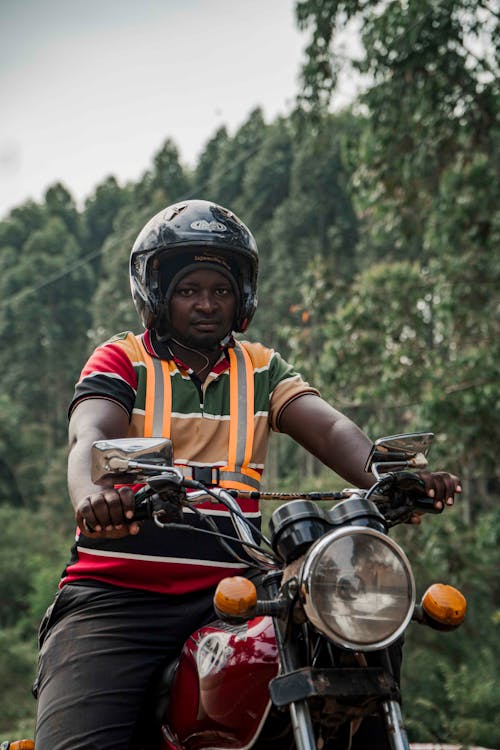 Fotos de stock gratuitas de casco, hombre, hombre negro