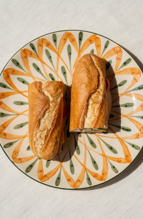 Gratis stockfoto met baguette, belegd broodje, bord