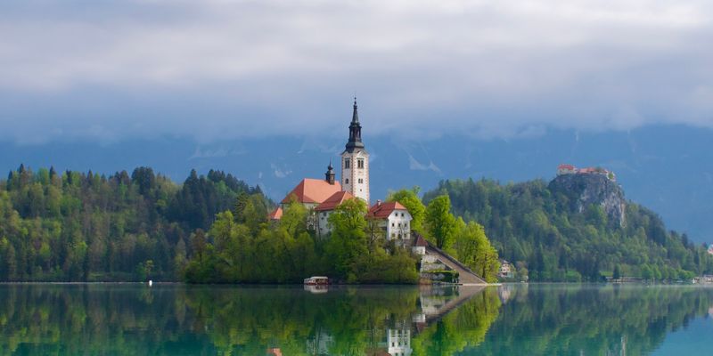 La isla y la iglesia del lago de Bled
